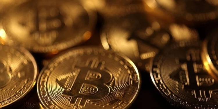 El descenso del Bitcoin amenaza con romper la crucial barrera de los 70.000 dólares. 1 El descenso del Bitcoin amenaza con romper la crucial barrera de los 70.000 dólares.