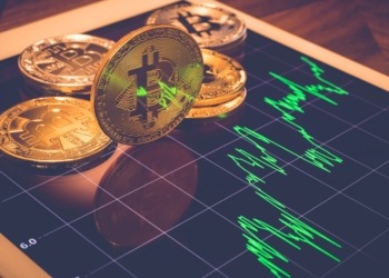 Bitcoin resurge sorprendentemente y recupera la barrera de los $70,000 después de rozar el colapso.