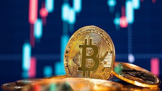 De la ambición de Trump al temor financiero: el desplome de Bitcoin se acerca a los 30.000 dólares.