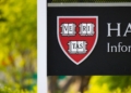 Harvard da un giro en su estrategia de inversión: reduce ETFs de Bitcoin y apuesta por Ether 10 Harvard da un giro en su estrategia de inversión: reduce ETFs de Bitcoin y apuesta por Ether