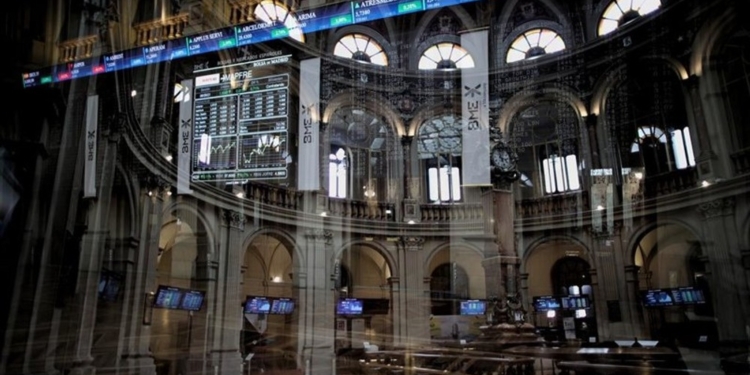 El Ibex se aferra a Telefónica y Endesa mientras la IA y el bitcoin capturan su atención