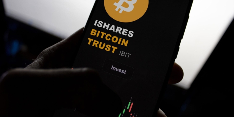 Éxodo de 85.000 BTC de los ETF en cuatro meses: ¿por qué los inversores huyen hacia el oro? 1 Éxodo de 85.000 BTC de los ETF en cuatro meses: ¿por qué los inversores huyen hacia el oro?