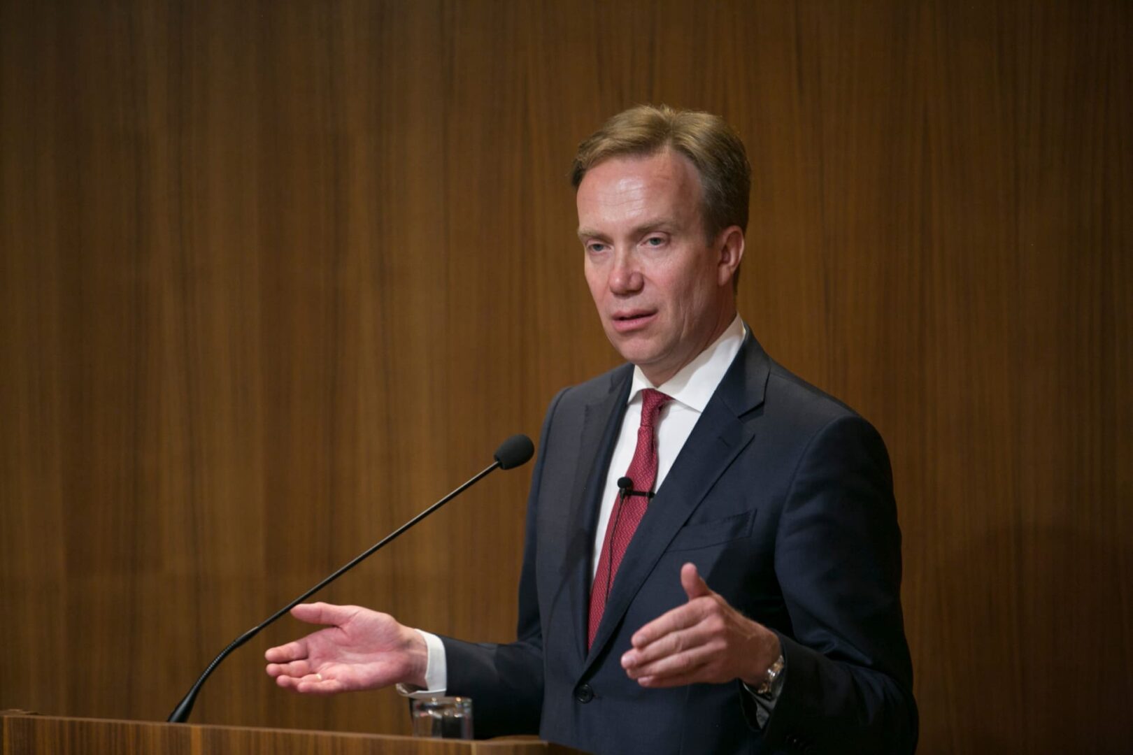 Sombra sobre Davos: Brende dimite tras presuntos vínculos con Epstein