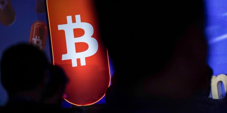 La caída de Bitcoin hacia los 65.000 dólares: ¿qué relación tienen los temores por la inteligencia artificial con los mercados? 1 La caída de Bitcoin hacia los 65.000 dólares: ¿qué relación tienen los temores por la inteligencia artificial con los mercados?