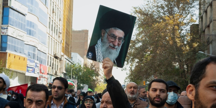 Informes sobre la muerte del ayatolá Khamenei disparan a Bitcoin hasta 68.000 dólares