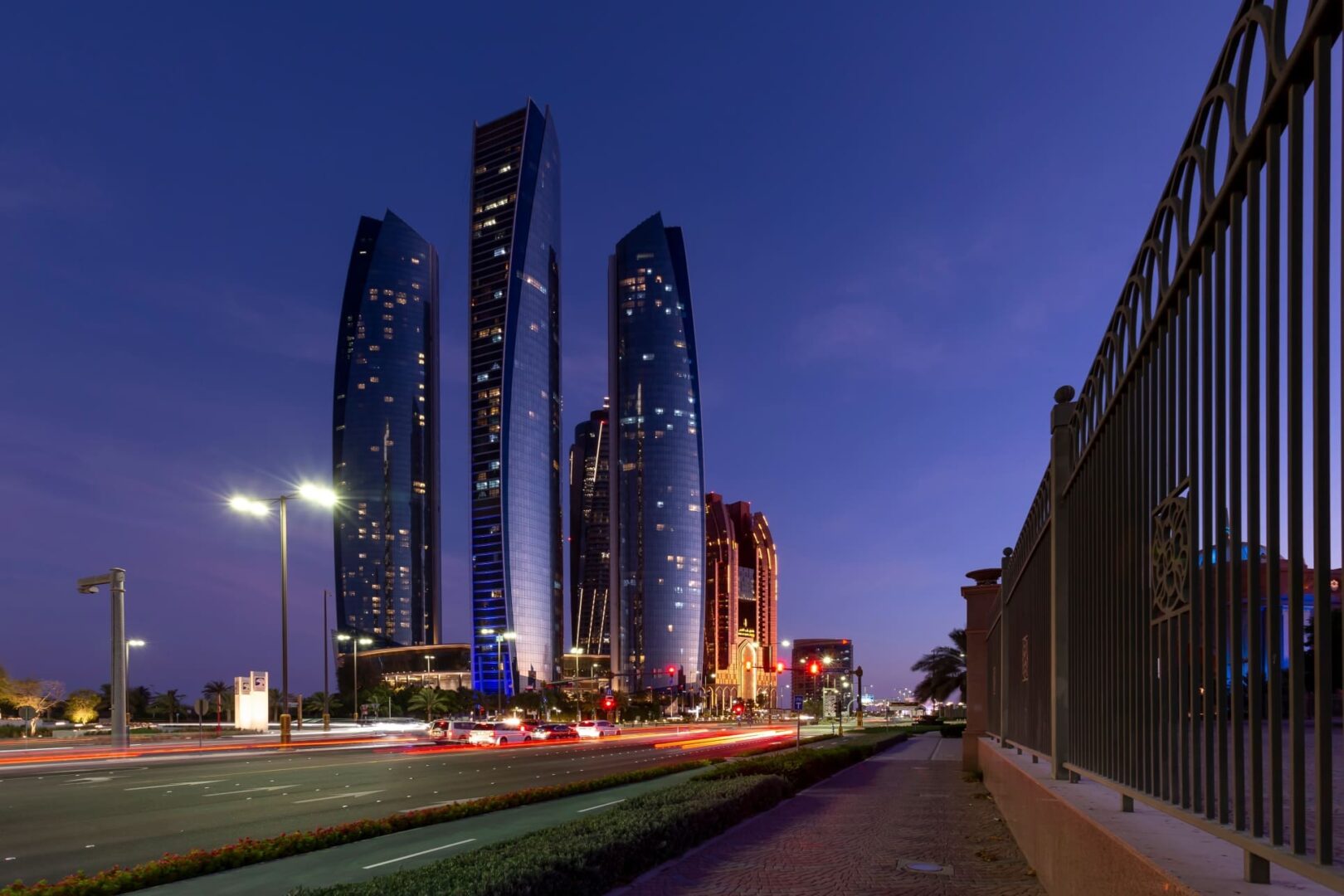 Bolsa paralizada en Abu Dabi y Dubái tras ataques iraníes: ¿estamos ante el inicio de un desplome?