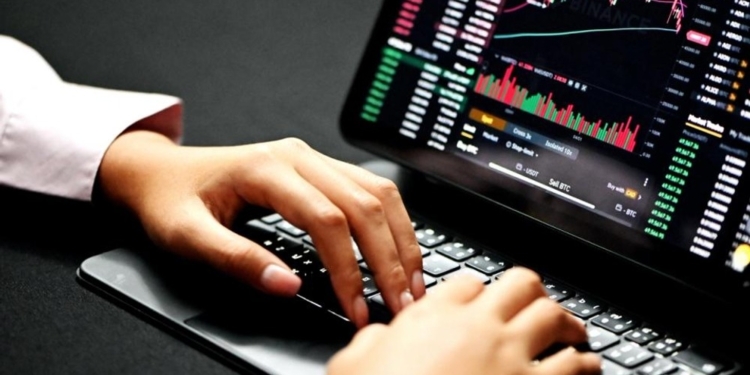Salidas millonarias: $9 mil millones abandonan los ETF de Bitcoin y Ethereum en solo cuatro meses 1 Salidas millonarias: $9 mil millones abandonan los ETF de Bitcoin y Ethereum en solo cuatro meses