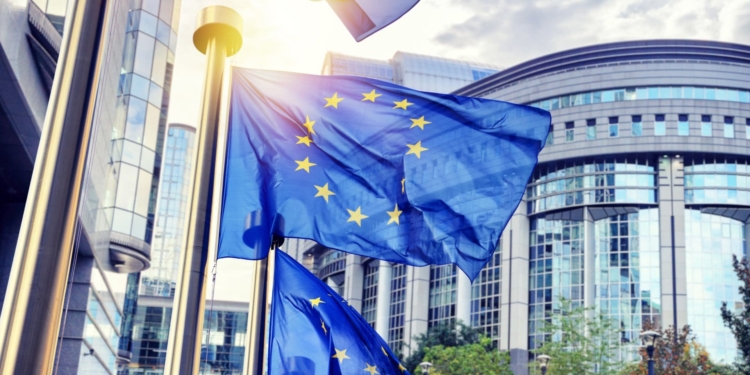 ¿Llegan los euros digitales? Bancos europeos lanzan una stablecoin para uso masivo