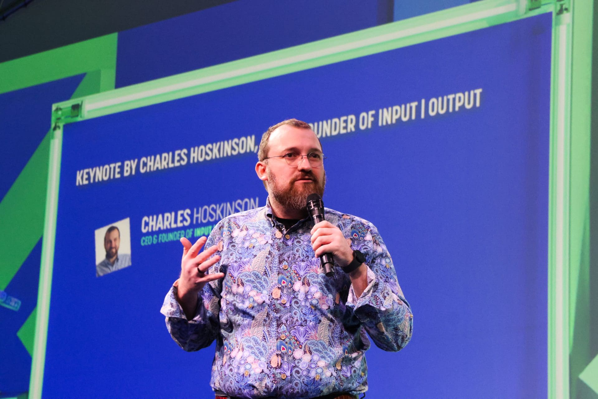 Polémica cripto: fundador de Cardano atiza al CEO de Ripple por apoyar una ley que considera sin valor 1 Polémica cripto: fundador de Cardano atiza al CEO de Ripple por apoyar una ley que considera sin valor