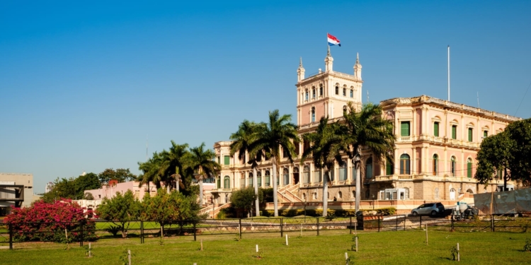 Paraguay transforma miles de equipos incautados en una gigantesca mina de Bitcoin
