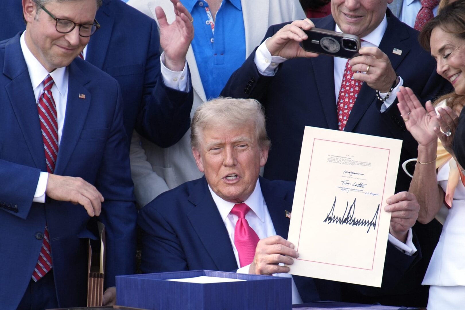 ¿Quién asumirá la factura? Gigantes tecnológicos y Trump sellan pacto sobre la energía de la IA