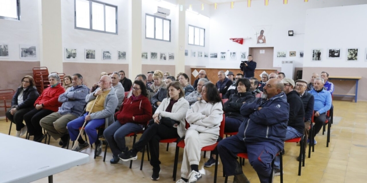 El Ayuntamiento se sumerge en las inquietudes de los vecinos de Solana de Torralba en un encuentro revelador. 1 El Ayuntamiento se sumerge en las inquietudes de los vecinos de Solana de Torralba en un encuentro revelador.