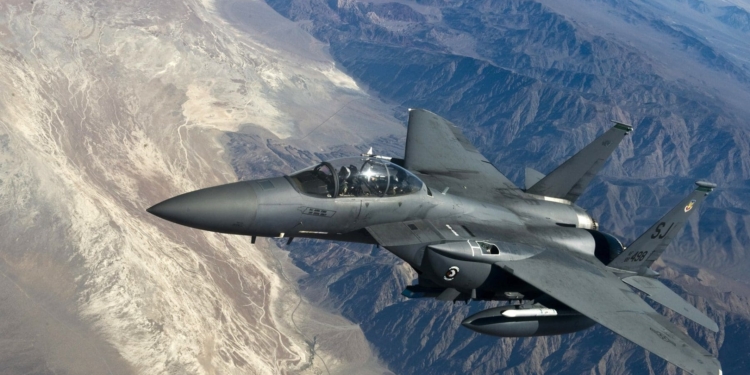 Cielo en vilo: la OTAN intercepta un misil iraní sobre Turquía