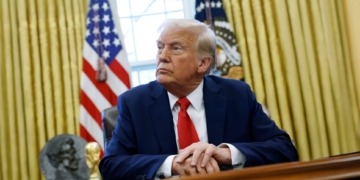 Trump denuncia que los bancos están minando la ley cripto: ¿quién gana con el caos?