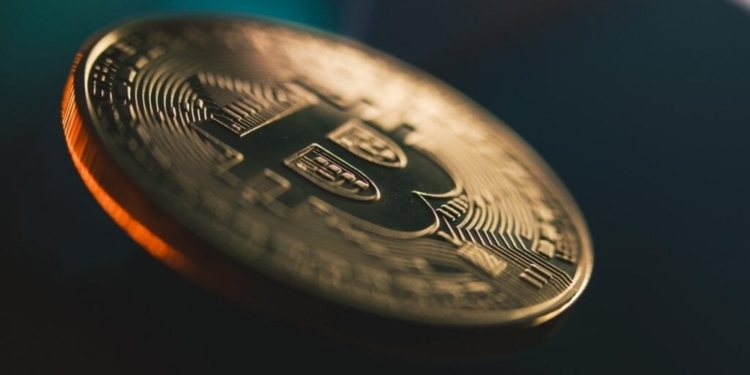 El inesperado repunte de Bitcoin en medio de la caída del petróleo y la expectación por una ruptura crucial en los mercados