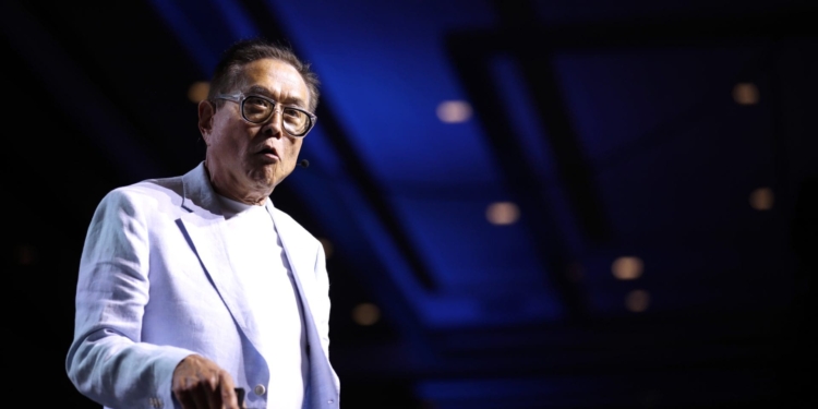 Kiyosaki pronostica una tormenta financiera si el mercado crediticio no se estabiliza
