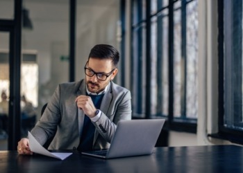 Élite de Hong Kong se vuelca en criptomonedas: ¿oportunidad millonaria o ruleta financiera?