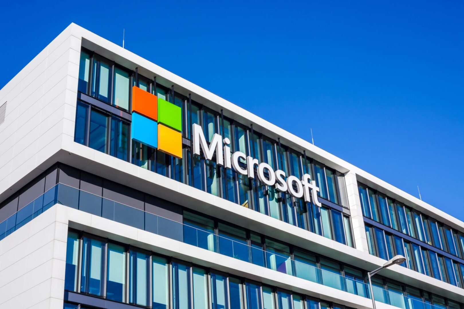 Microsoft valora demandar a OpenAI y Amazon por un controvertido acuerdo en la nube de IA