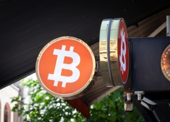 Bitcoin se esfuma de los exchanges en plena guerra: ¿quién está comprando?