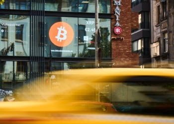 Inesperado giro: Charles Schwab encuentra a Bitcoin más estable que Tesla y Nvidia 4 Inesperado giro: Charles Schwab encuentra a Bitcoin más estable que Tesla y Nvidia