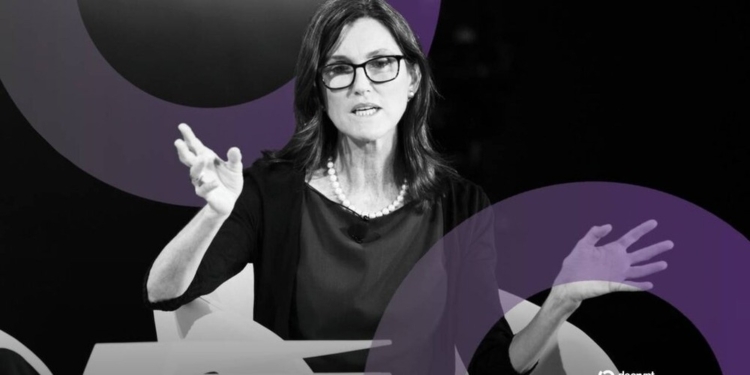 Cathie Wood lleva a cabo una sorprendente liquidación: Ark Invest se deshace de acciones de Meta, Nvidia y su ETF de Bitcoin.