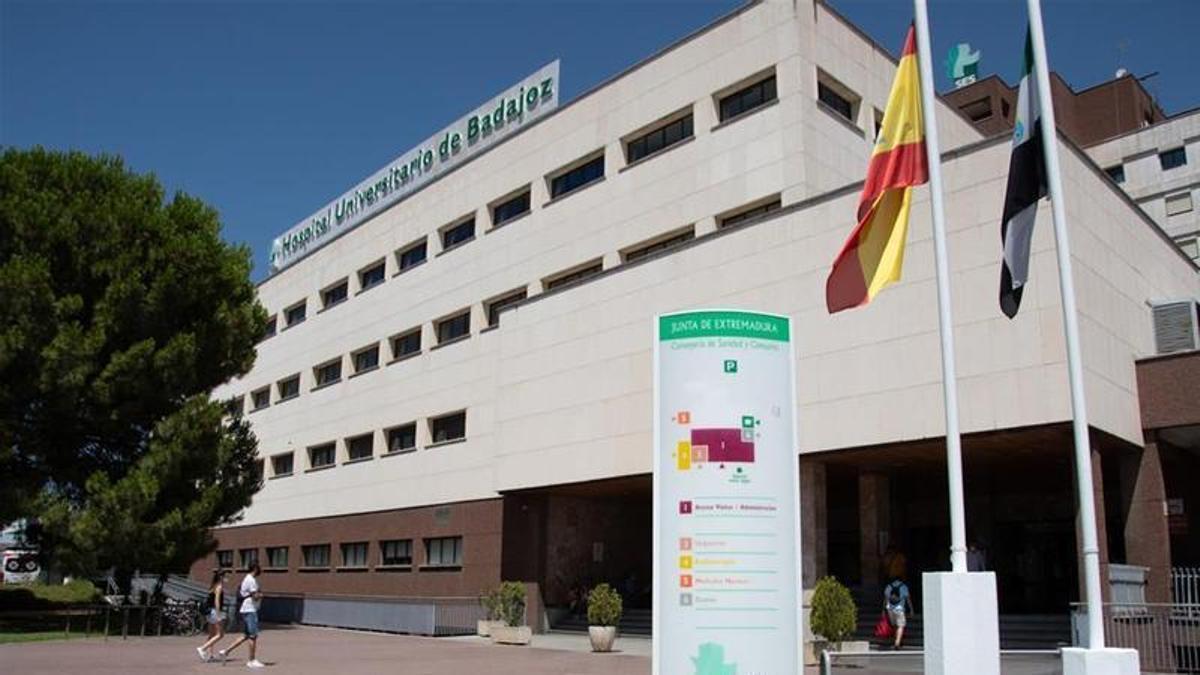 Terrible accidente en la Ex-300: un hombre de 41 años lucha por su vida en Solana de los Barros 1 Terrible accidente en la Ex-300: un hombre de 41 años lucha por su vida en Solana de los Barros