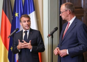 1. e4 1... c5 2. Nf3