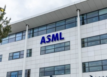 ASML repartirá dividendos el 5 de mayo: descubre cuánto obtendrán 100 acciones.
