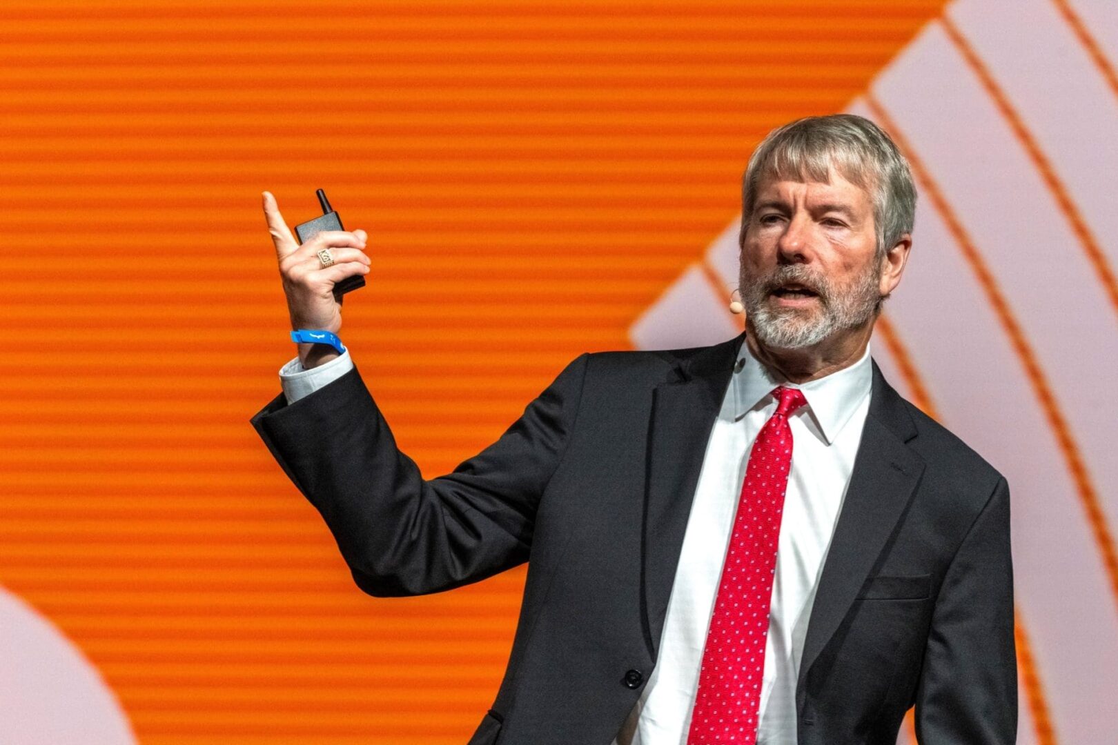 Saylor vuelve al mando: Strategy desbanca a BlackRock como el mayor poseedor de Bitcoins.