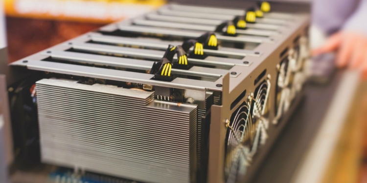 Los mineros de Bitcoin desatan una avalancha: ¿qué significa la venta de 40.000 BTC en solo tres meses? 1 Los mineros de Bitcoin desatan una avalancha: ¿qué significa la venta de 40.000 BTC en solo tres meses?