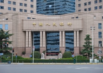 China rompe récord en importaciones de plata impulsadas por la creciente demanda en el sector minorista y solar