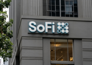 Ripple festeja su alianza con un banco estadounidense, pero la ‘XRP Army’ descubre un inconveniente revelador.