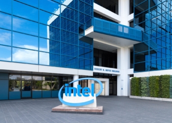 Intel sorprende al mercado con un espectacular aumento del 25% en sus acciones gracias al auge de la inteligencia artificial.