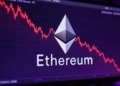 Ethereum se desploma a 2.300 dólares tras una fuga millonaria en ETFs: ¿Qué está sucediendo?