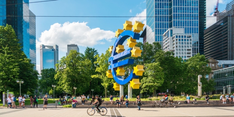 El 35% de los clientes bancarios europeos contempla dejar sus entidades por las criptomonedas: ¿Una nueva era financiera?