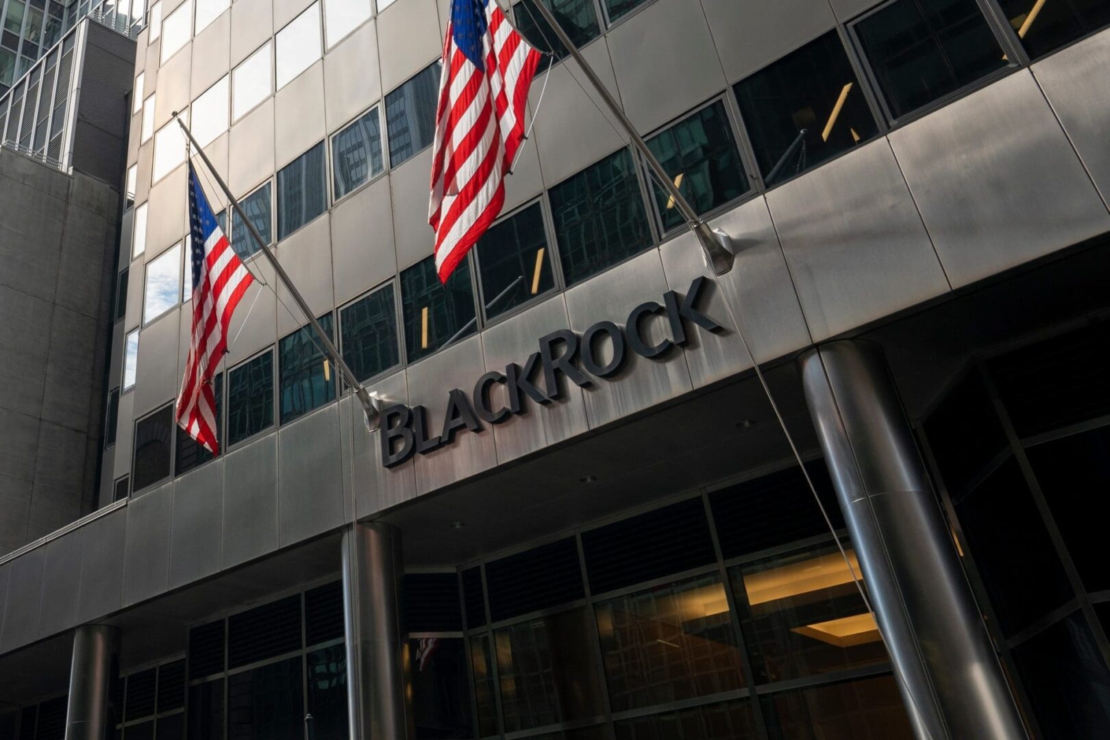 BlackRock adquiere 41.000 Bitcoins en pleno mercado bajista: ¿qué significa para el futuro de las criptomonedas?