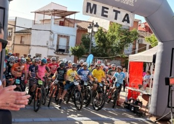 Sergio Donoso y Ana Belén Antequera conquistan la V BTT Solana del Pino con un emocionante triunfo.