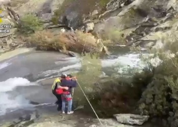 Cinco aventureros atrapados por una tormenta en Solana de Ávila logran ser rescatados.