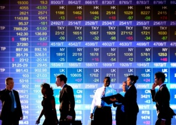 Petróleo sube un 10% y dispara máximos desde 2022: ¿lograrán las bolsas recuperar la calma?