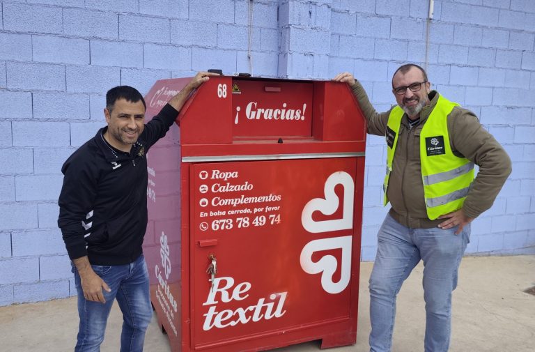 Un nuevo contenedor solidario en el Estadio Antonio Solana: la colaboración entre FUNDACIÓN INTERCITY y CÁRITAS que transforma la ayuda social. 1 Un nuevo contenedor solidario en el Estadio Antonio Solana: la colaboración entre FUNDACIÓN INTERCITY y CÁRITAS que transforma la ayuda social.