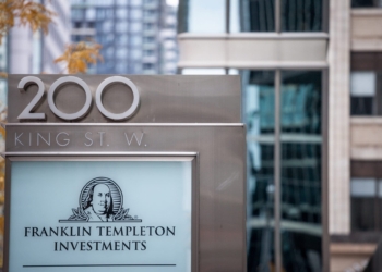 Giro inesperado en Wall Street: histórico gigante se lanza al criptouniverso tras compra millonaria