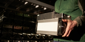 Minero anónimo desafía a los gigantes del Bitcoin y se embolsa cientos de miles de euros