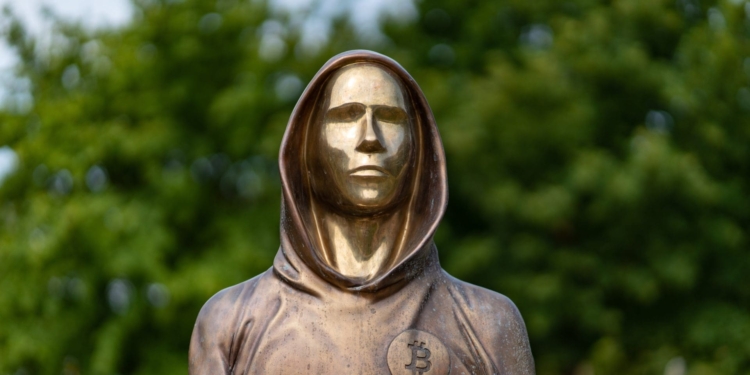 Satoshi Nakamoto cumple 50 años: ¿celebra una persona o un mito?