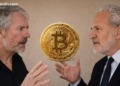 La batalla de opiniones sobre Bitcoin: Saylor y Schiff se enfrentan mientras advierte sobre la caída de MSTR
