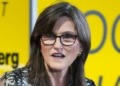 Cathie Wood: ¿por qué los desplomes del 85% en Bitcoin ya no volverán?