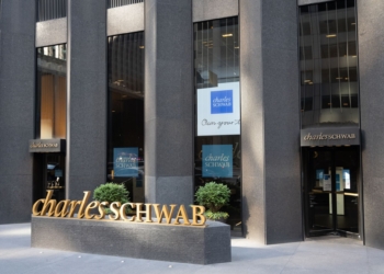 Charles Schwab acerca Bitcoin y Ethereum a 38 millones de inversores: ¿giro decisivo para el mercado?