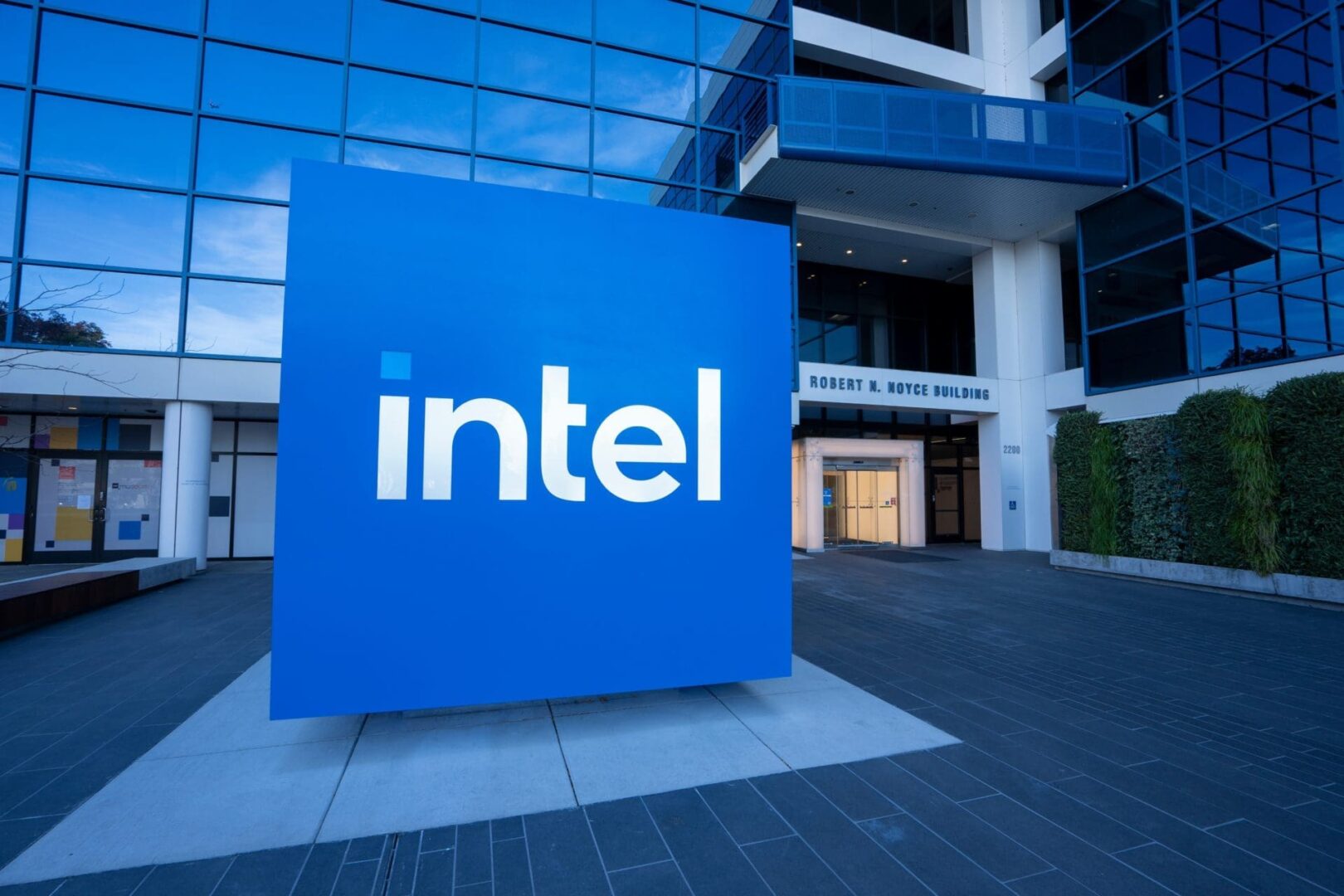 Trump revela un sorprendente beneficio: ¡el gobierno de EE. UU. ha obtenido $30 mil millones gracias a Intel!