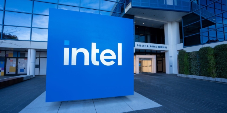 Trump revela un sorprendente beneficio: ¡el gobierno de EE. UU. ha obtenido $30 mil millones gracias a Intel!