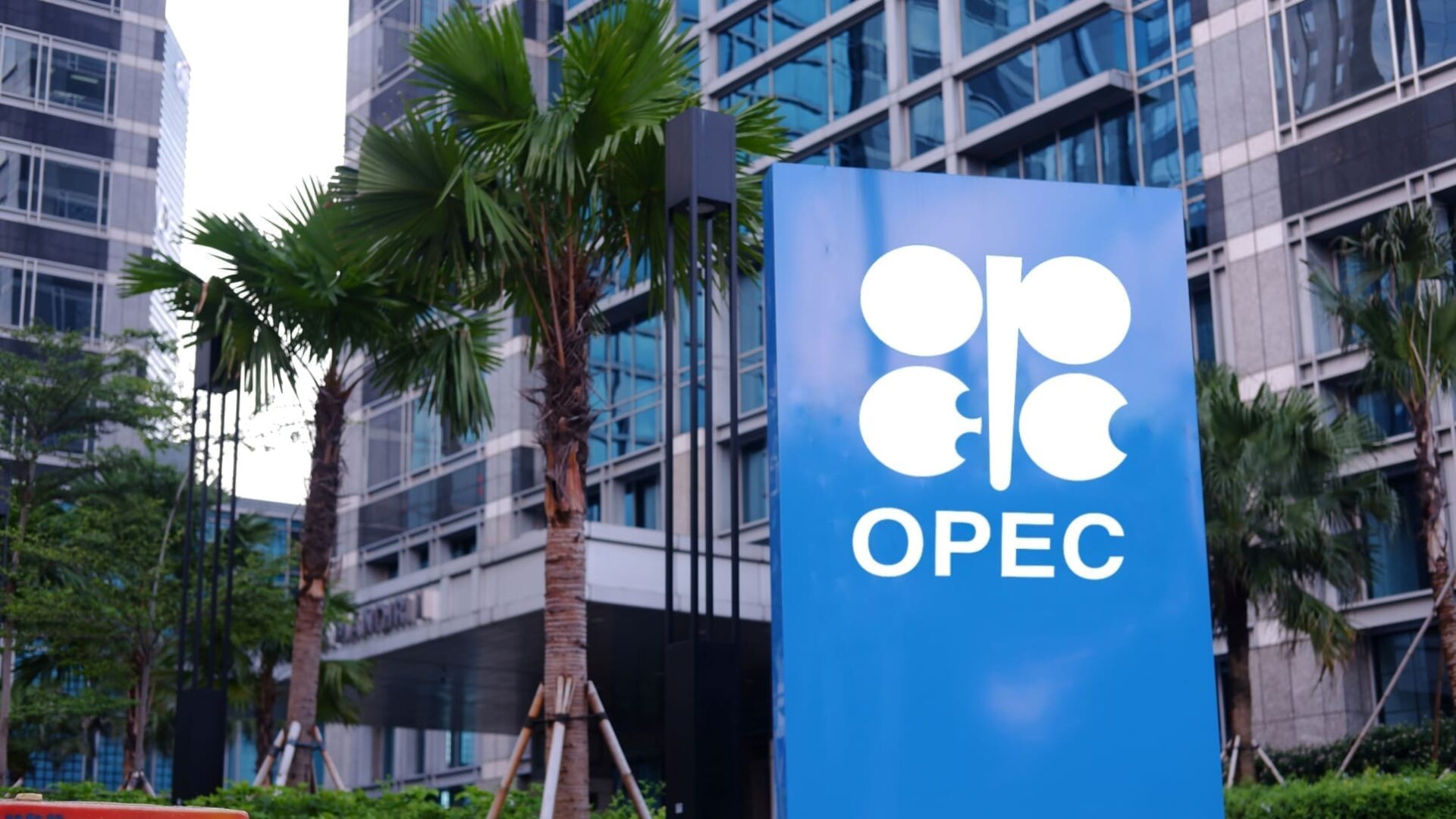 La OPEP+ aumenta su producción: ¿qué implica la salida de Emiratos Árabes Unidos?