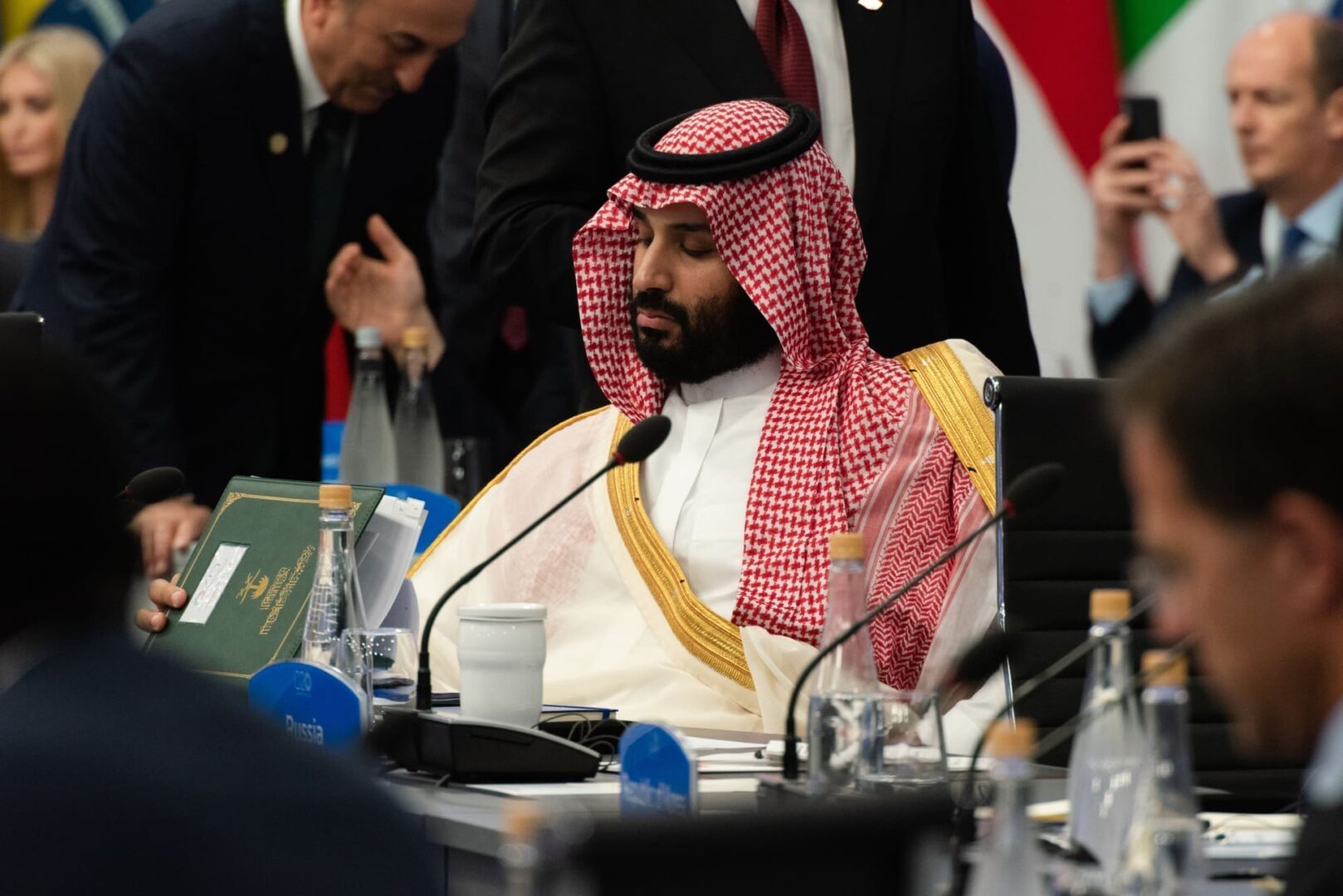 El inesperado enfriamiento de las relaciones entre los EAU y Arabia Saudí: ¿qué está detrás de este cambio?